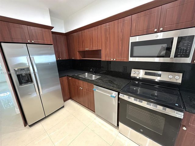 1530 NE 110th Ter FRONT, Miami, FL 33161