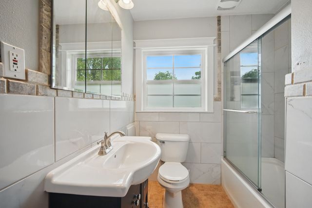 2620 Arnold Road, Des Moines, IA 50310