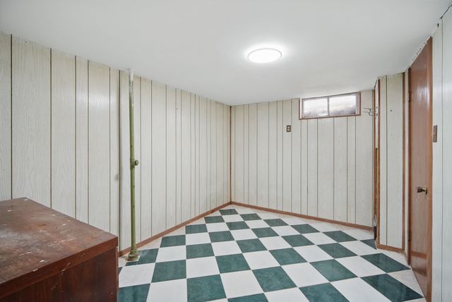 2620 Arnold Road, Des Moines, IA 50310