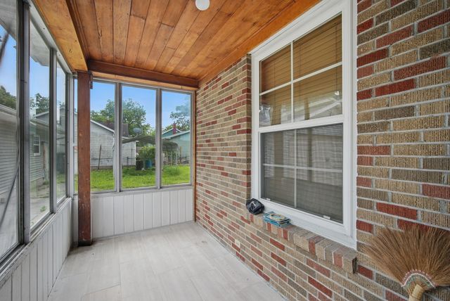 2620 Arnold Road, Des Moines, IA 50310