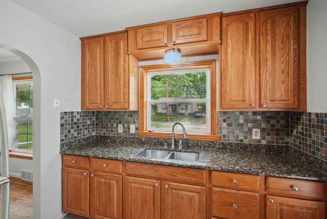 2620 Arnold Road, Des Moines, IA 50310