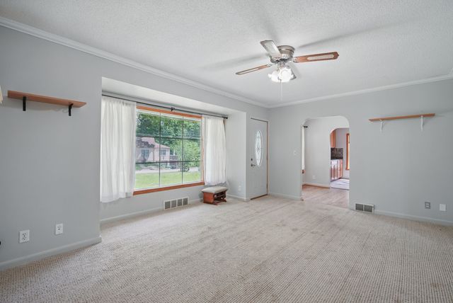 2620 Arnold Road, Des Moines, IA 50310