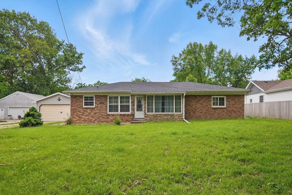 2620 Arnold Road, Des Moines, IA 50310