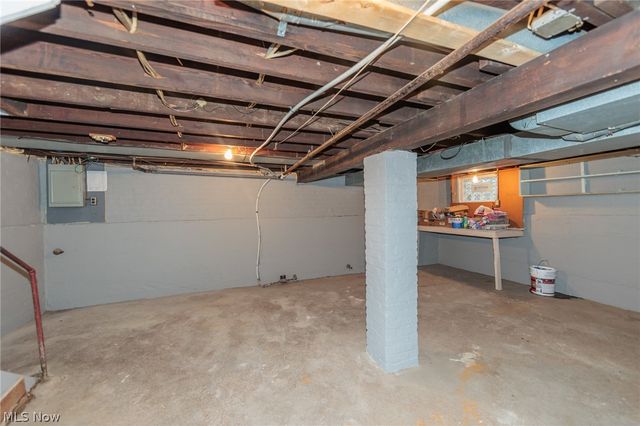 1038 W 11th Street, Lorain, OH 44052