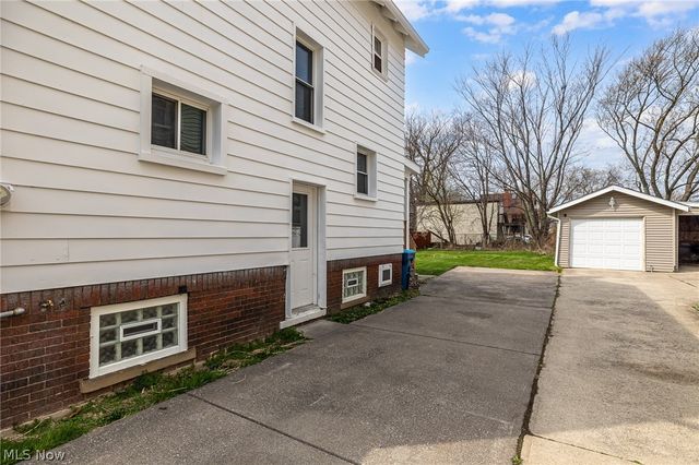 1038 W 11th Street, Lorain, OH 44052