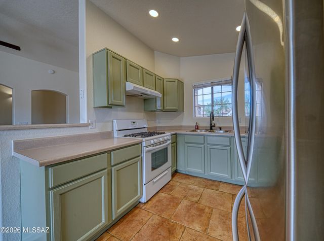 7992 N Siskiyou Drive, Tucson, AZ 85743