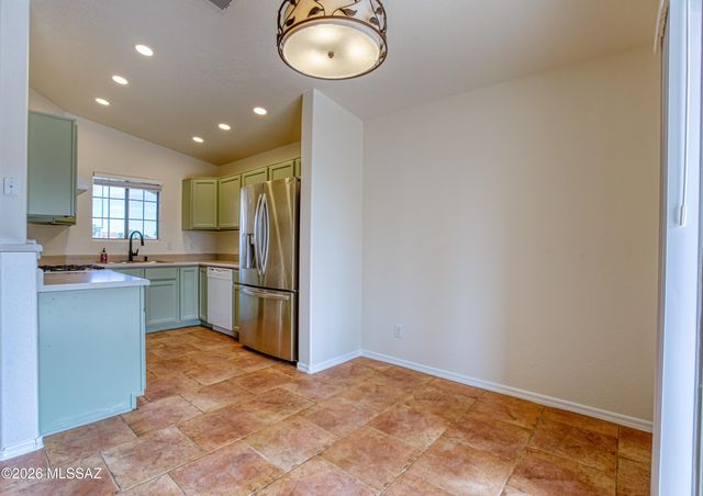 7992 N Siskiyou Drive, Tucson, AZ 85743