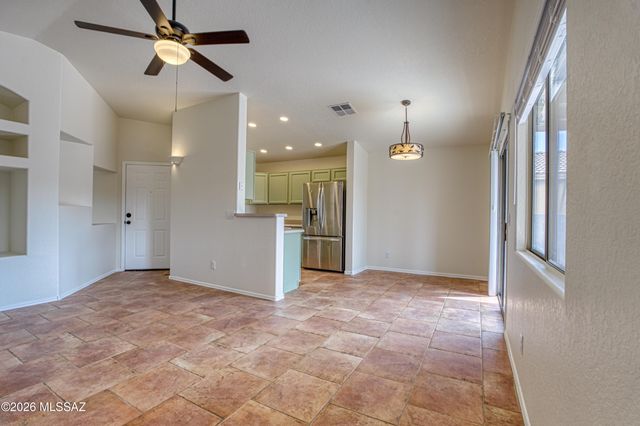 7992 N Siskiyou Drive, Tucson, AZ 85743