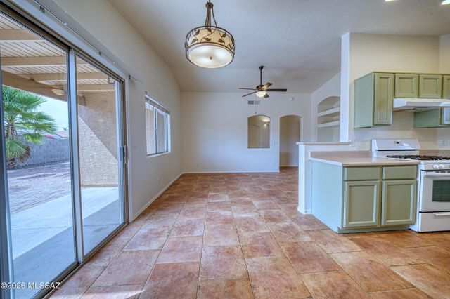 7992 N Siskiyou Drive, Tucson, AZ 85743
