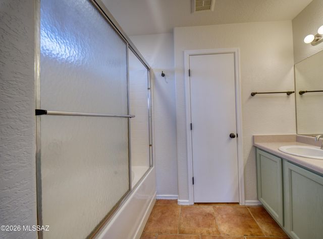 7992 N Siskiyou Drive, Tucson, AZ 85743