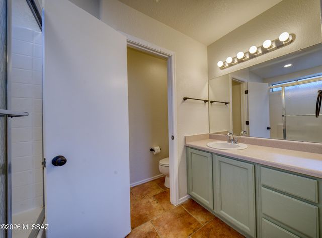 7992 N Siskiyou Drive, Tucson, AZ 85743