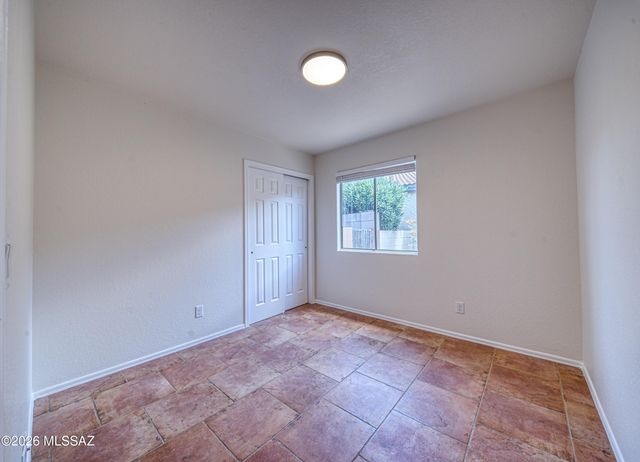 7992 N Siskiyou Drive, Tucson, AZ 85743