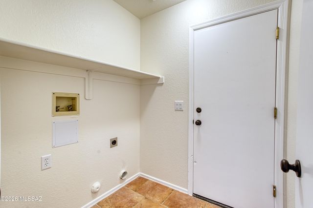 7992 N Siskiyou Drive, Tucson, AZ 85743