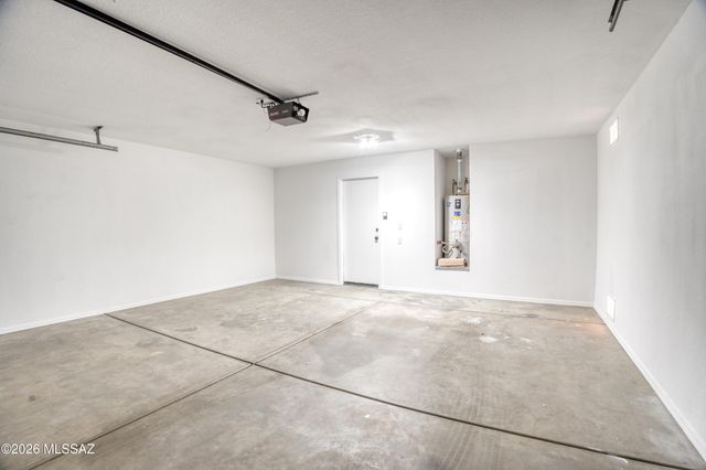 7992 N Siskiyou Drive, Tucson, AZ 85743