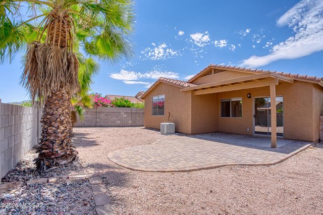 7992 N Siskiyou Drive, Tucson, AZ 85743
