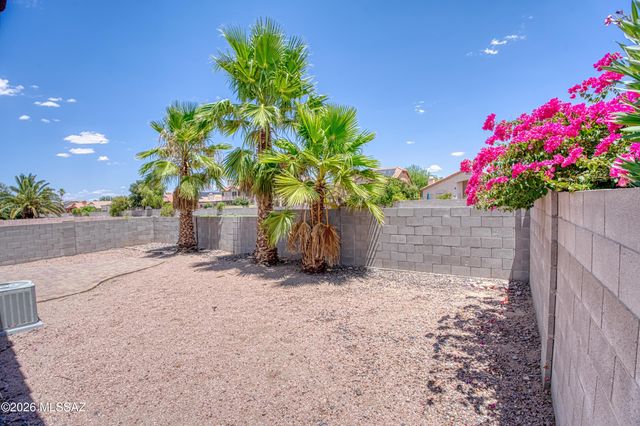 7992 N Siskiyou Drive, Tucson, AZ 85743