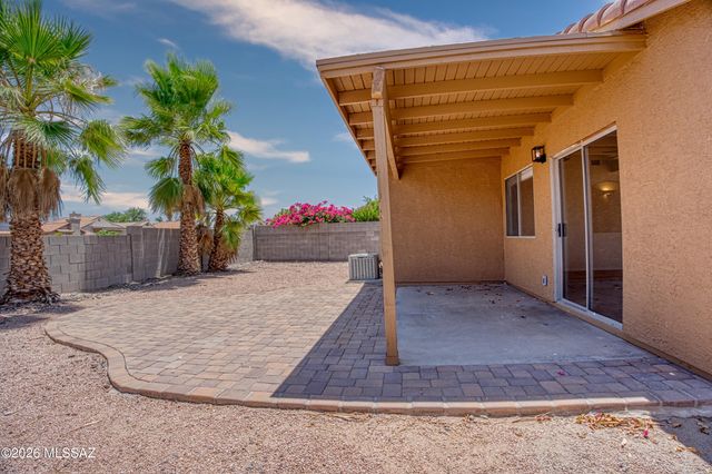 7992 N Siskiyou Drive, Tucson, AZ 85743