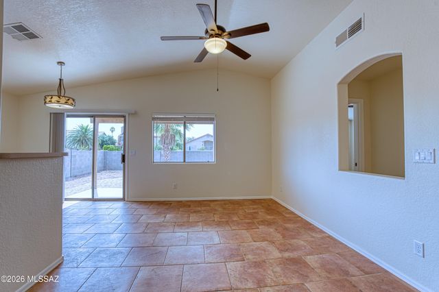 7992 N Siskiyou Drive, Tucson, AZ 85743