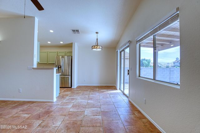7992 N Siskiyou Drive, Tucson, AZ 85743