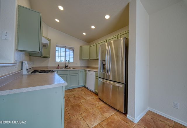 7992 N Siskiyou Drive, Tucson, AZ 85743