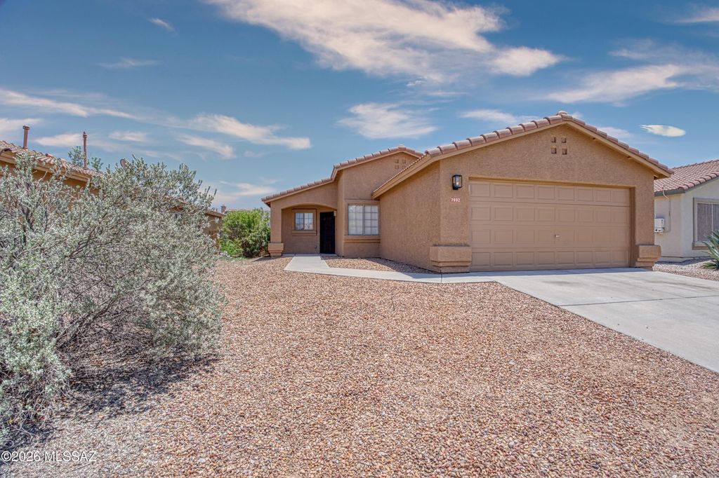 7992 N Siskiyou Drive, Tucson, AZ 85743