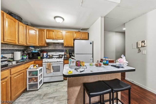 747 N Broad St, Elizabeth City, NJ 07208