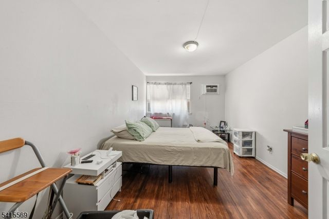 747 N Broad St, Elizabeth City, NJ 07208