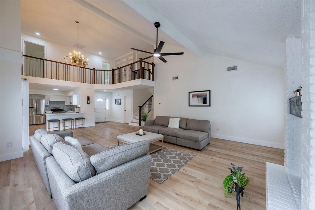 12719 Ashford Knoll Drive, Houston, TX 77082