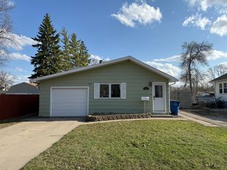 815 10th Avenue N, Moorhead, MN 56560