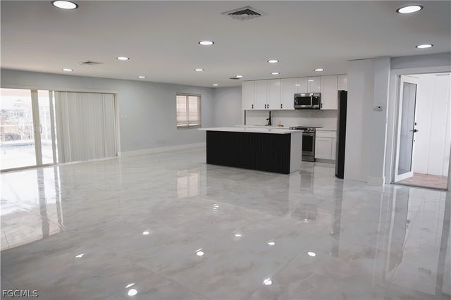 21452 Higgs DR, Port Charlotte, FL 33952