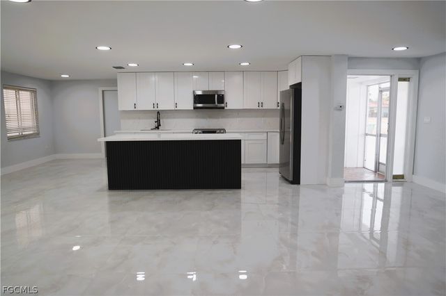 21452 Higgs DR, Port Charlotte, FL 33952