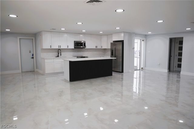 21452 Higgs DR, Port Charlotte, FL 33952