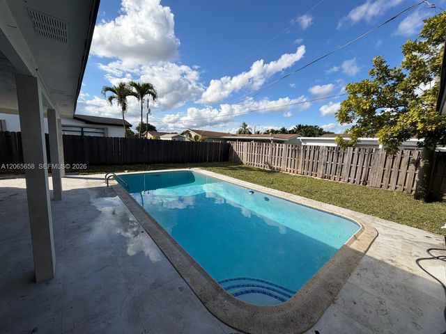 10581 NW 28th Mnr, Sunrise, FL 33322
