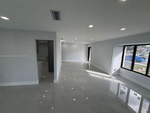 10581 NW 28th Mnr, Sunrise, FL 33322