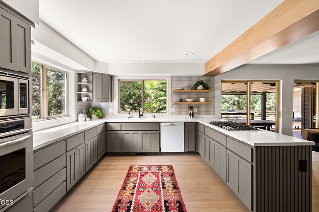 2767 NW Champion Circle, Bend, OR 97703