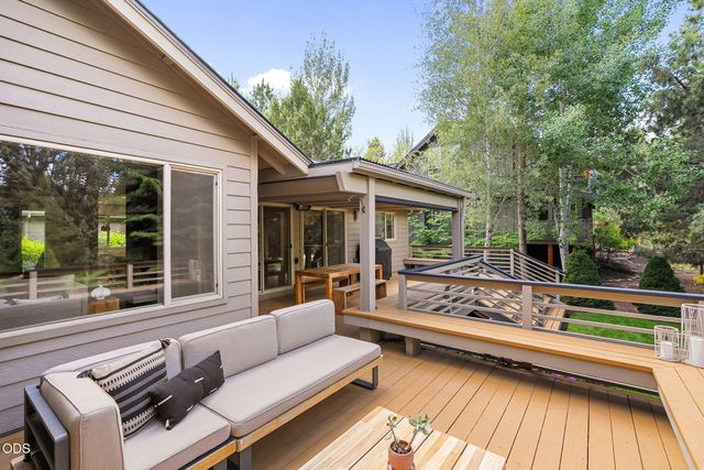 2767 NW Champion Circle, Bend, OR 97703