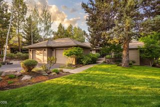 2767 NW Champion Circle, Bend, OR 97703