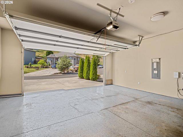 2400 N S St, Washougal, WA 98671