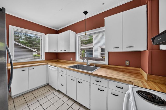 302 Ostemo Place, South Bend, IN 46617