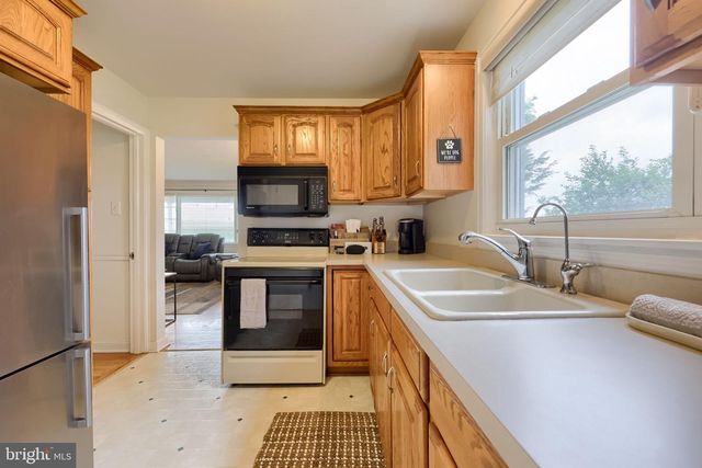 1605 LIME VALLEY RD, Strasburg, PA 17579