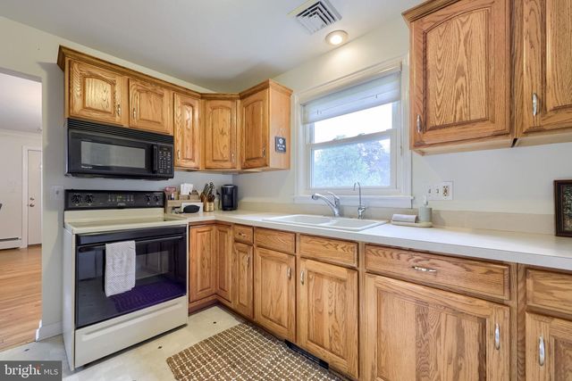 1605 LIME VALLEY RD, Strasburg, PA 17579