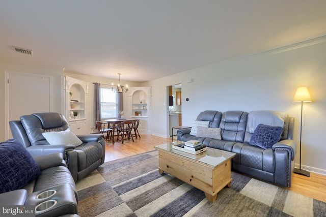 1605 LIME VALLEY RD, Strasburg, PA 17579