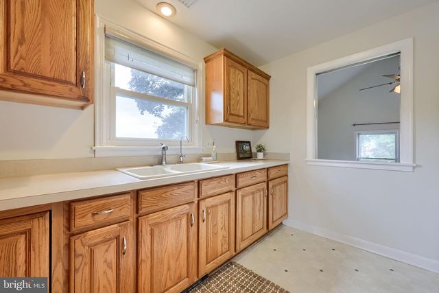 1605 LIME VALLEY RD, Strasburg, PA 17579