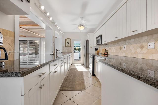 230 Jolly Roger Dr, Key Largo, FL 33037