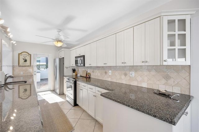 230 Jolly Roger Dr, Key Largo, FL 33037