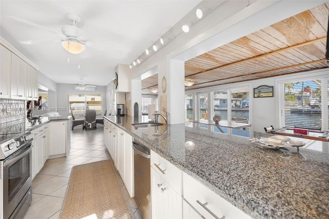 230 Jolly Roger Dr, Key Largo, FL 33037