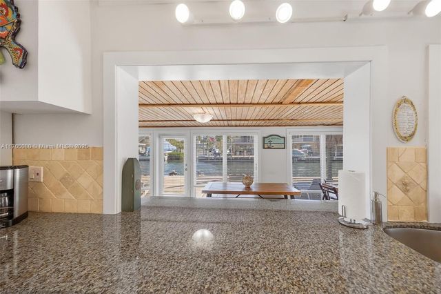 230 Jolly Roger Dr, Key Largo, FL 33037