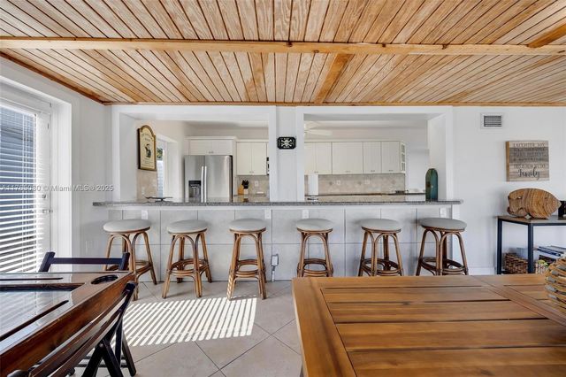 230 Jolly Roger Dr, Key Largo, FL 33037