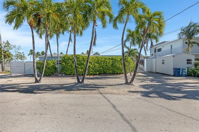 230 Jolly Roger Dr, Key Largo, FL 33037