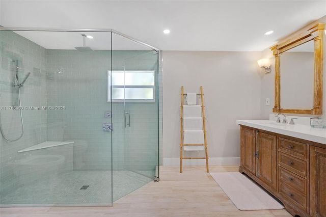 230 Jolly Roger Dr, Key Largo, FL 33037